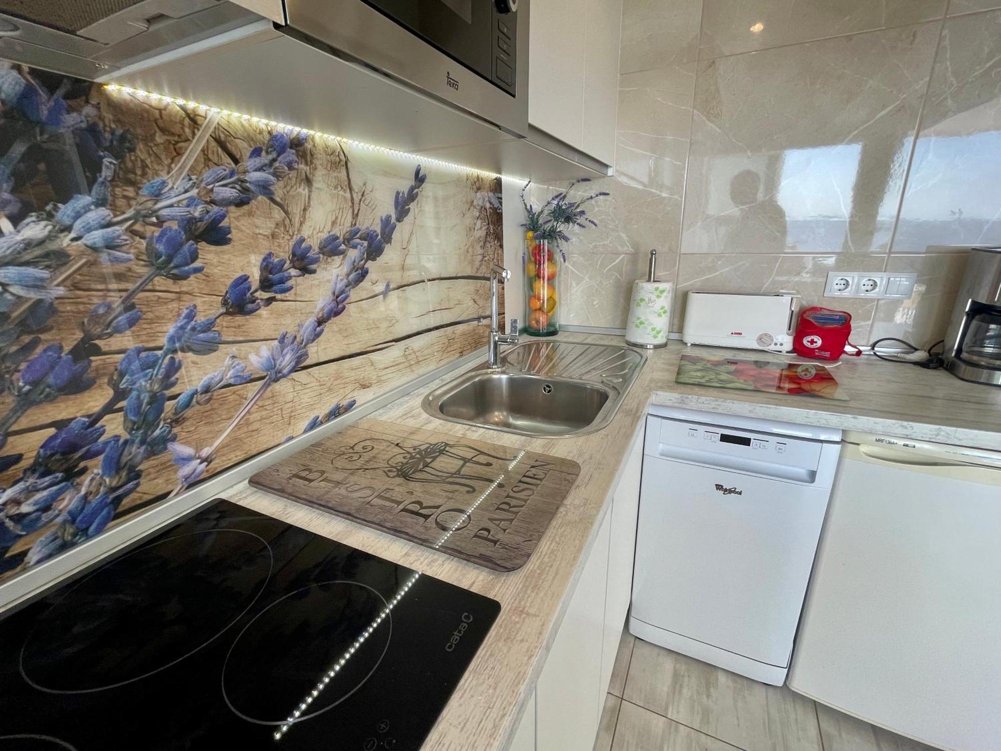 Magnifique En Front De Mer, Caneylles Appartement Roses